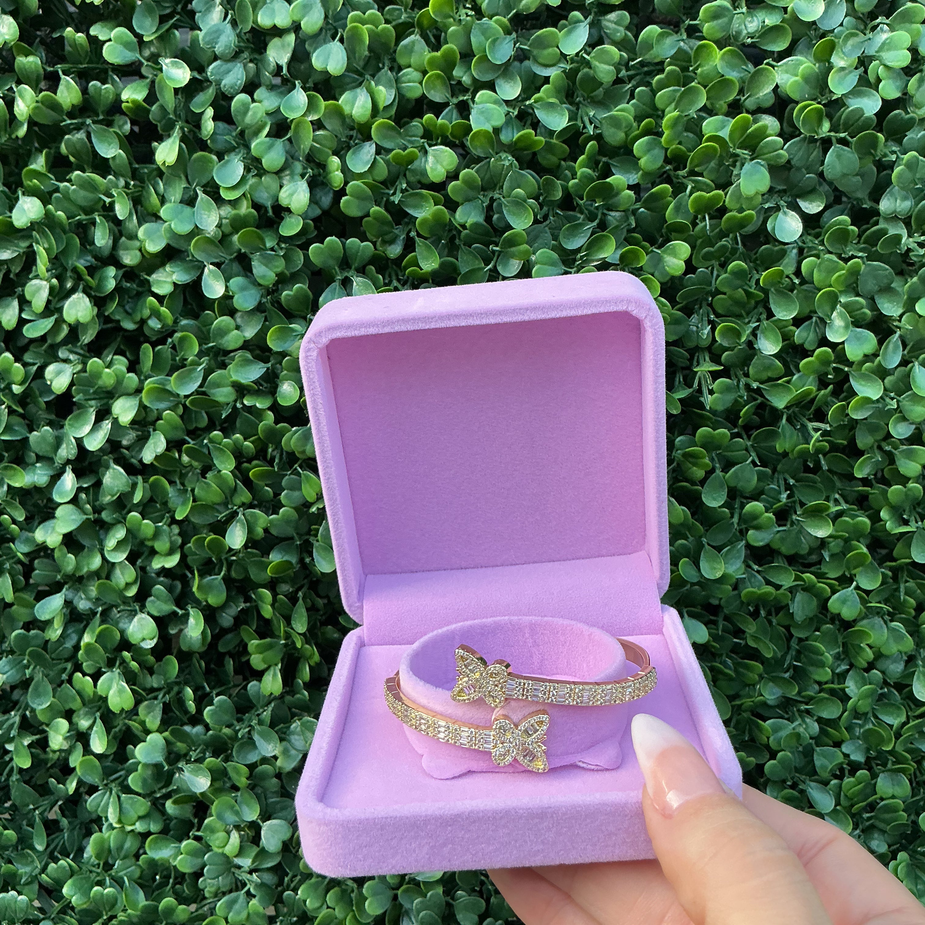 Gold diamond cut butterfly open bangle